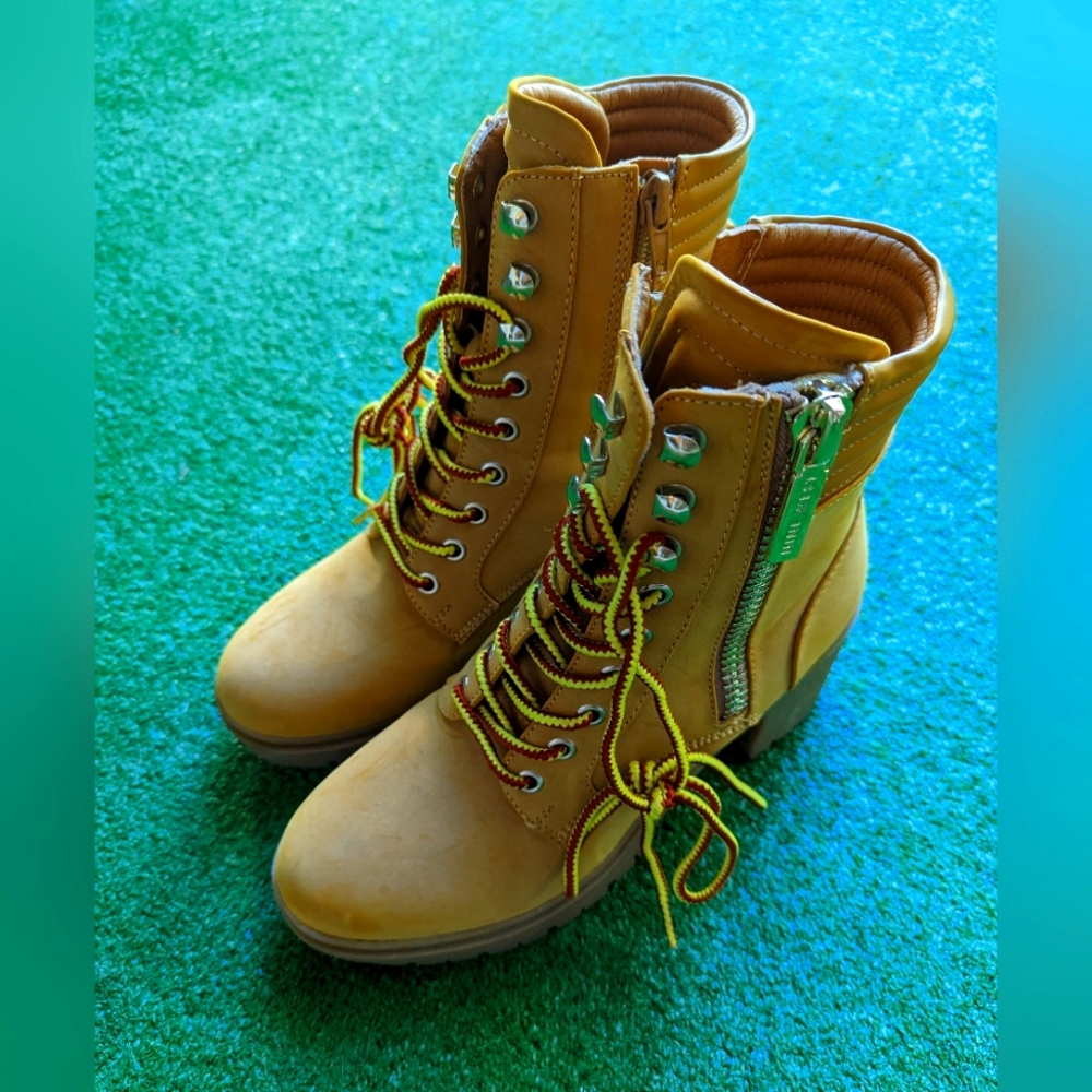 Nine West Quiz Heeled Booties Size 7